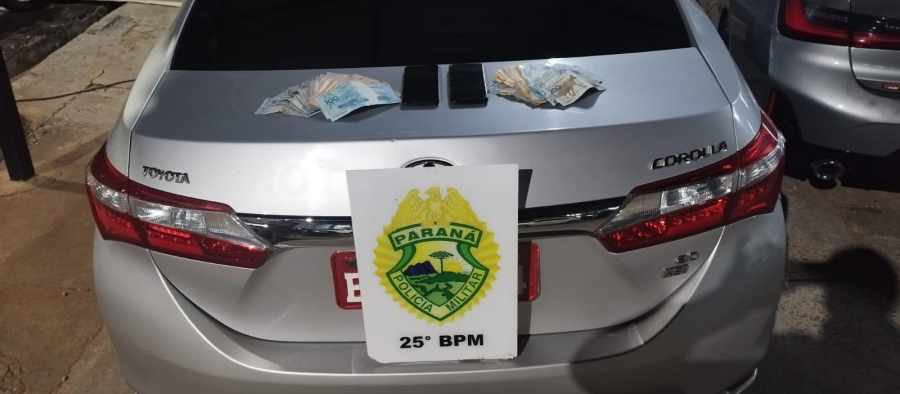 Taxista se atira de carro em movimento para escapar de assalto no Paraná