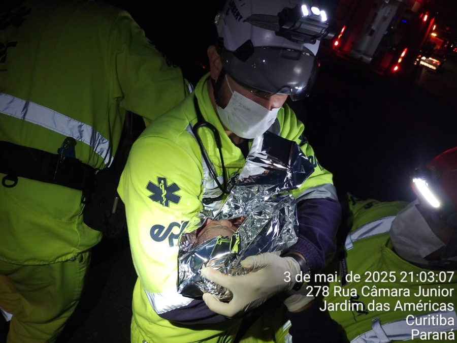 Bebê nasce em carro na BR-277, no Paraná