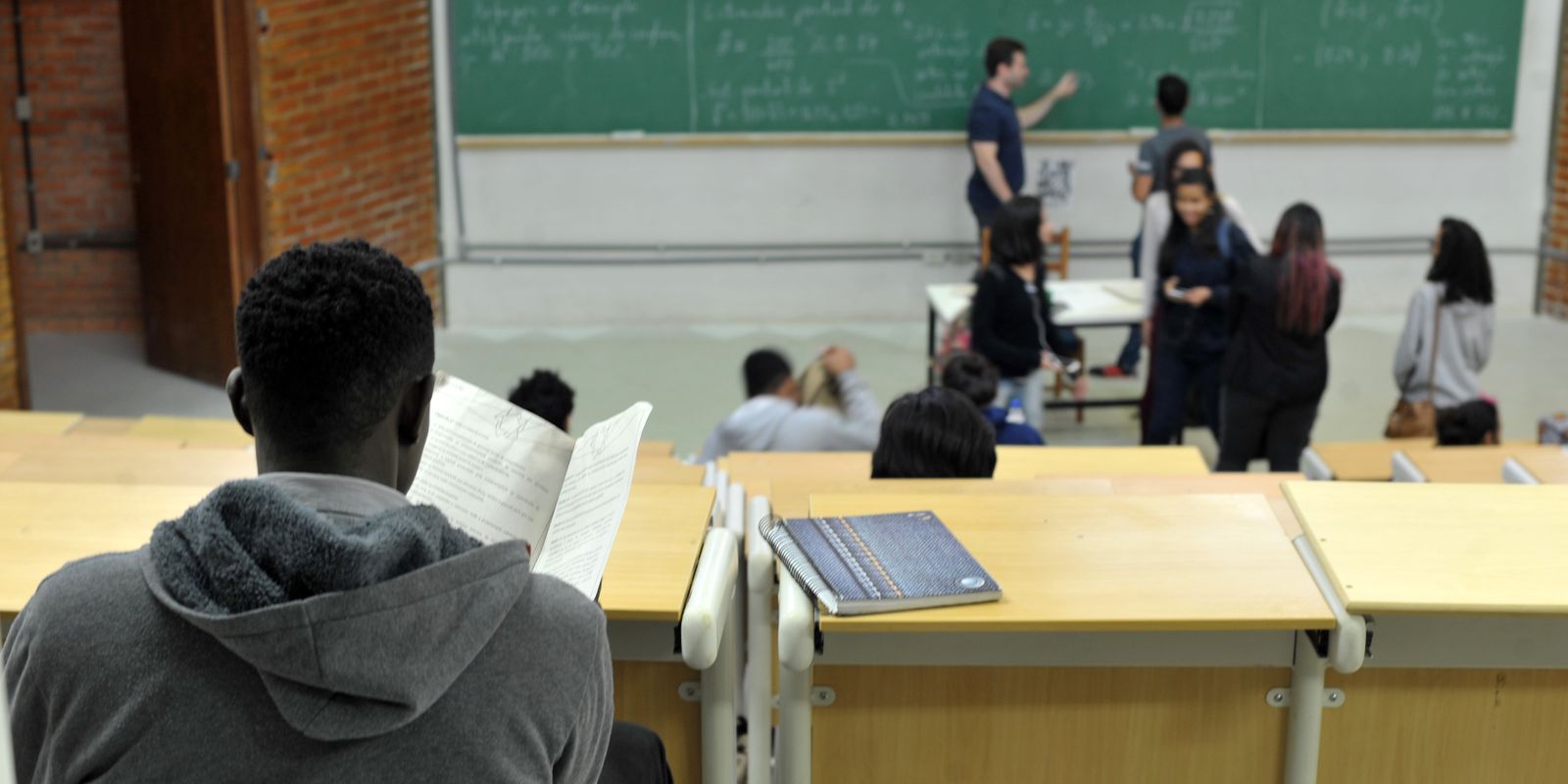 Bolsistas começam a receber pagamentos do Pé-de-Meia Licenciaturas