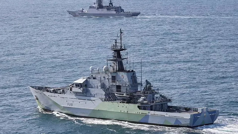 Marinha britânica monitora navios russos no Canal da Mancha