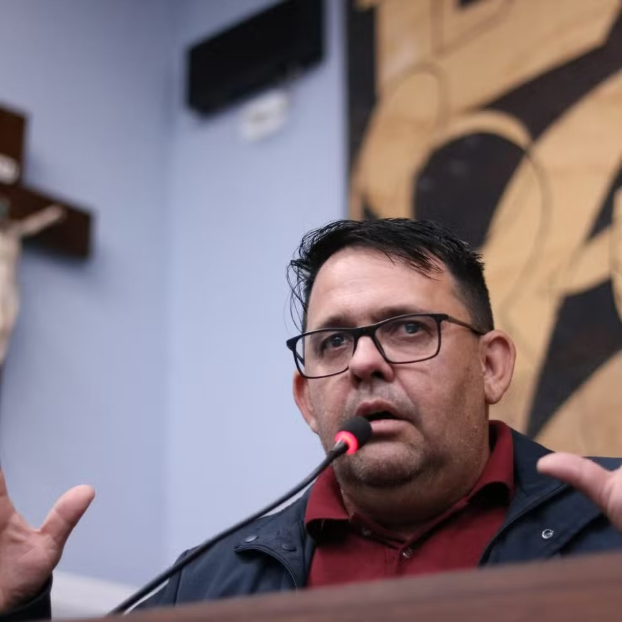 Vereador é baleado acidentalmente por genro policial durante confusão 