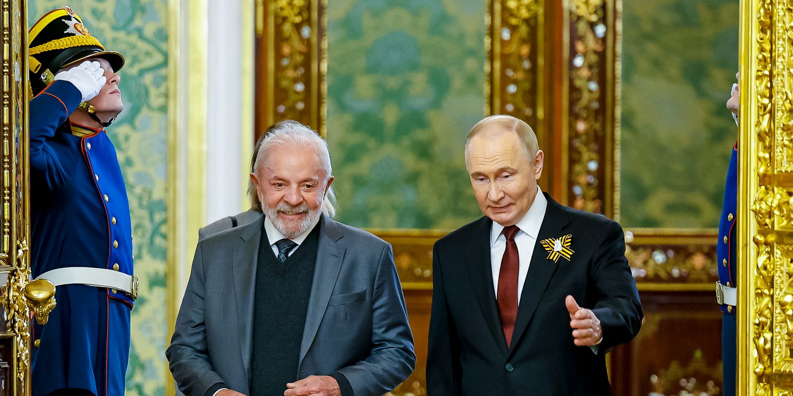 Lula estimula Putin a se reunir com Zelensky pela paz
