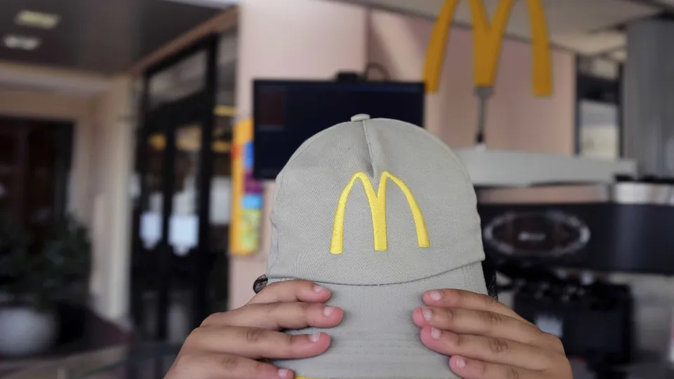 McDonald’s nos EUA proíbe menores de 21 após brigas em restaurante