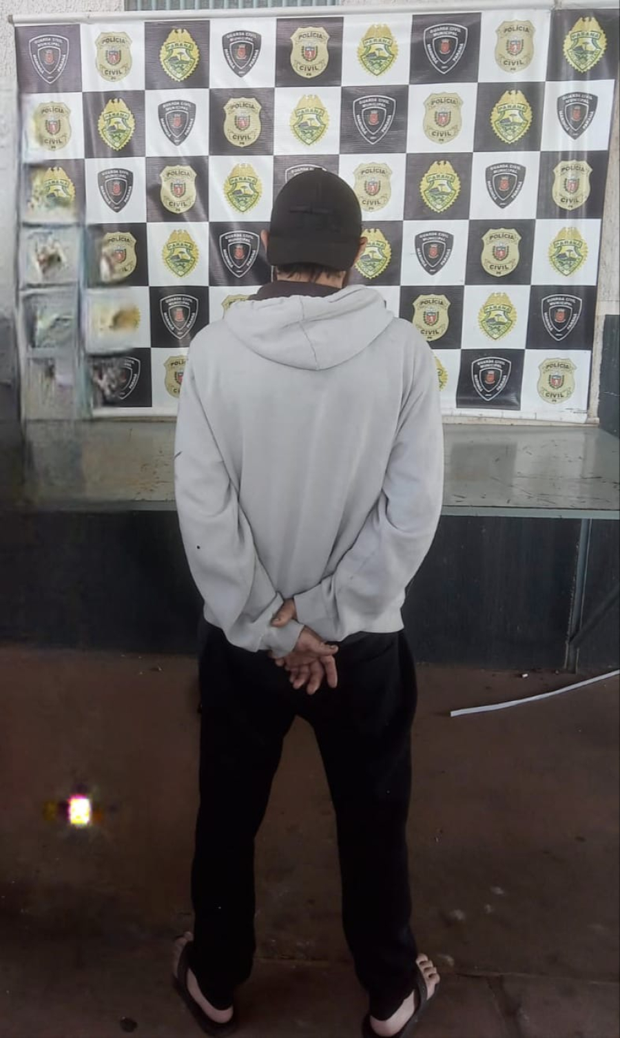 Homem é preso pela GCM de Maringá por ameaçar a mãe e violar medida protetiva