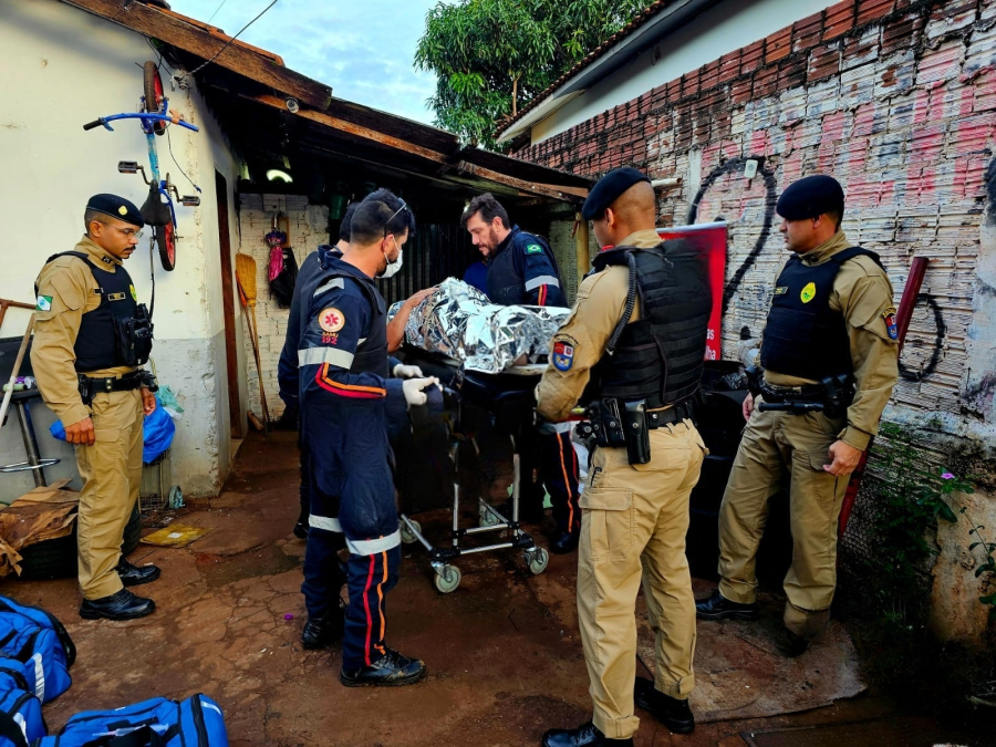 Briga familiar acaba em grave atentado: homem de 56 anos é baleado em casa em Maringá