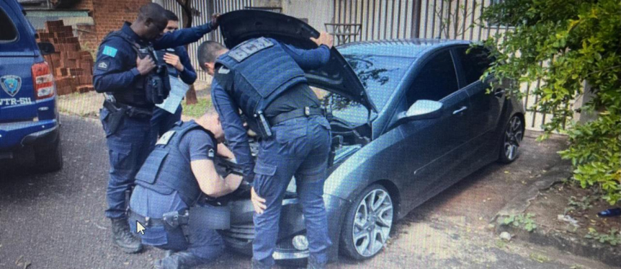 Guarda Civil de Sarandi flagra carro roubado com placas clonadas e remarcações suspeitas
