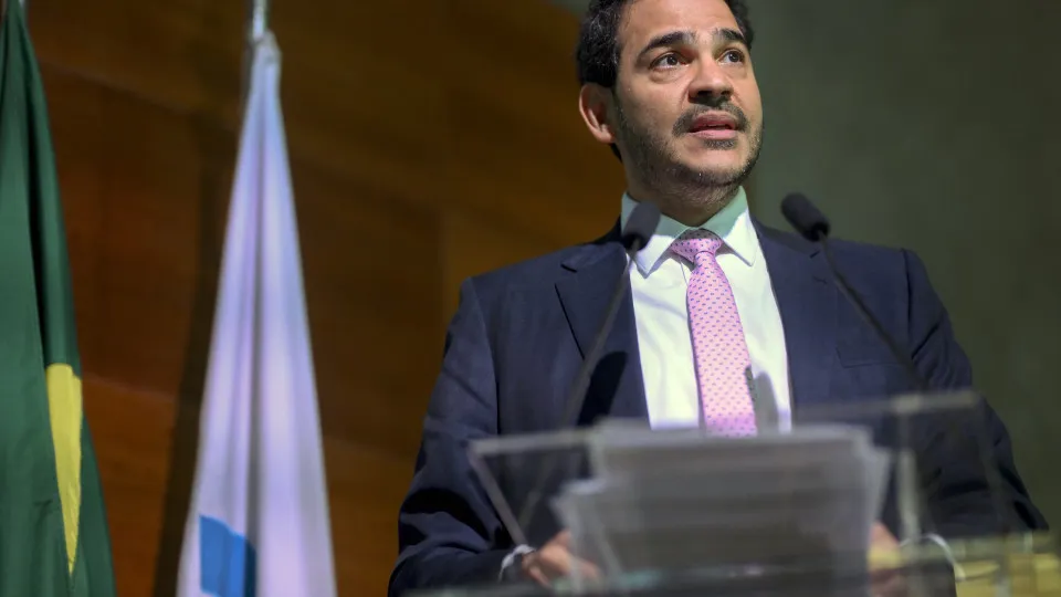 Governo Trump cancela visto de ministro de Lula, de chefe de gabinete de Moraes e de mais 5